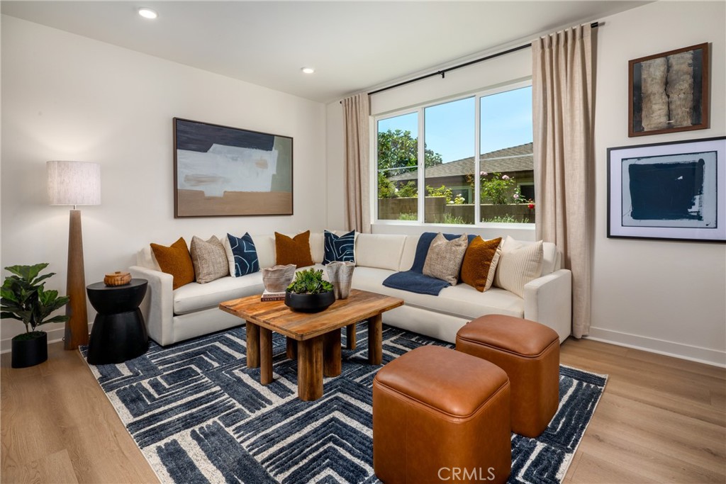 248 W Citrus Row