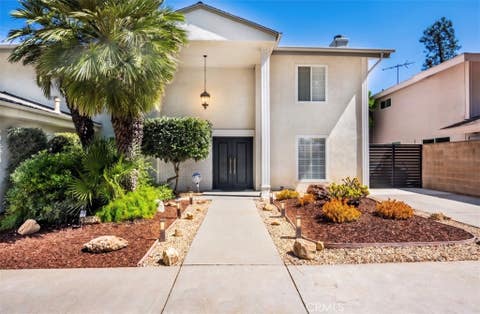 Photo of 18649 Superior ST, Northridge, CA 91324 (MLS # SR26144725)