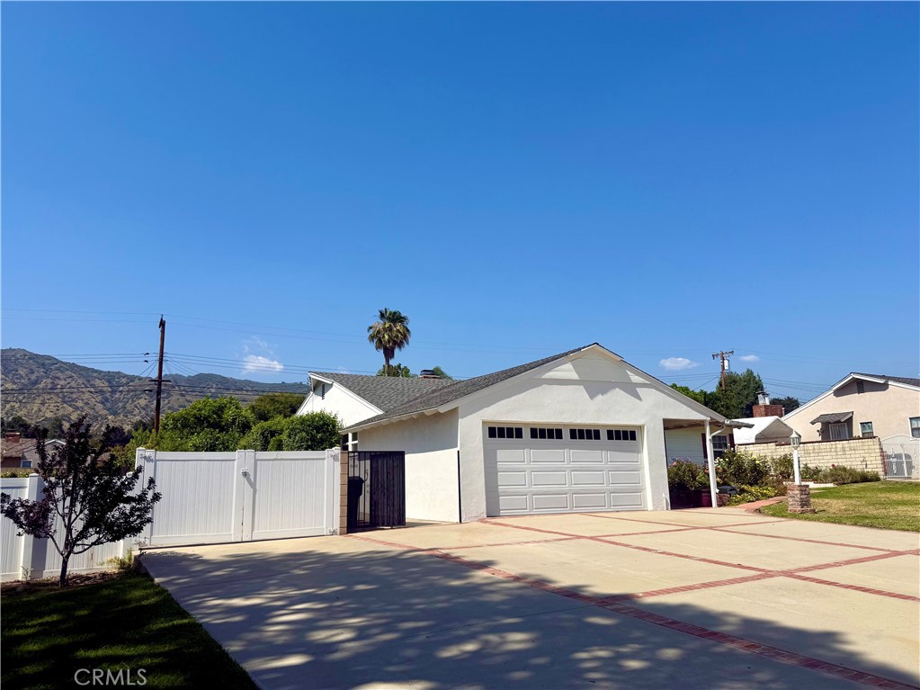 543 E Comstock