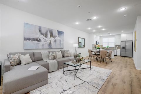 148 Capricorn Irvine CA 92618