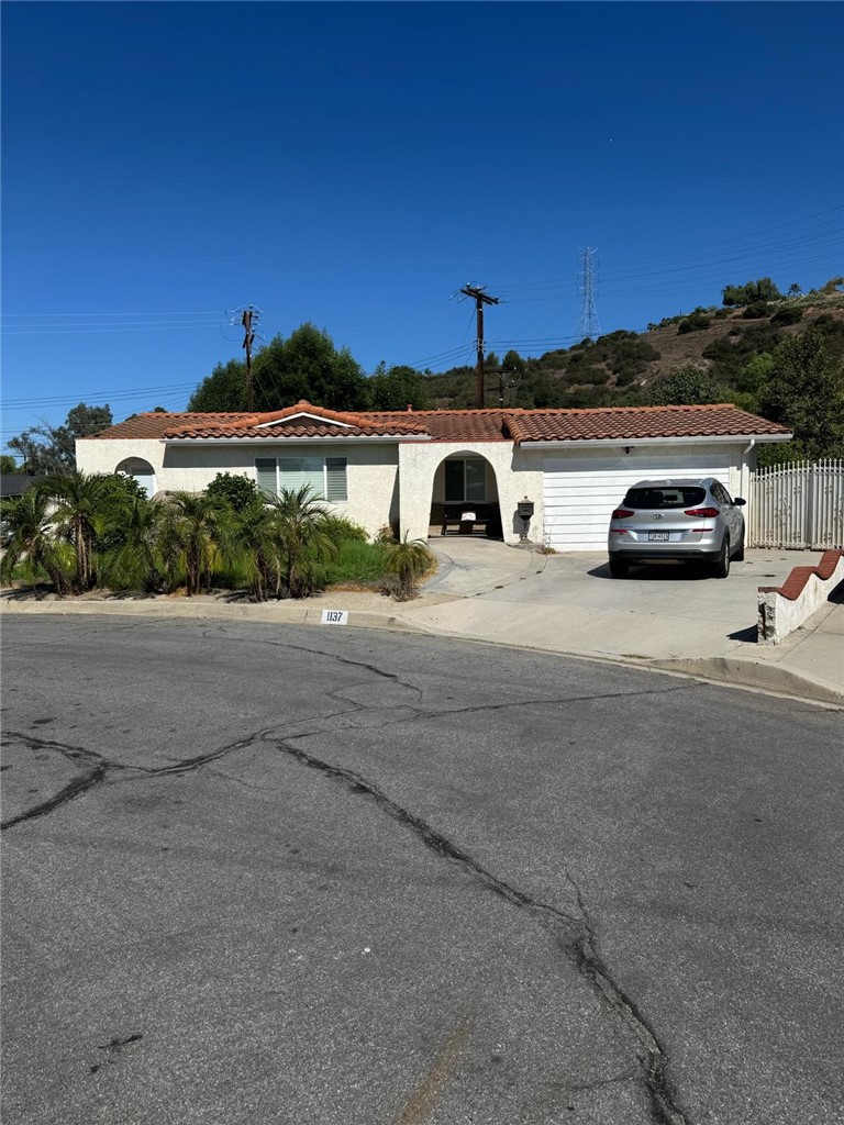 Perfect for the first time home buyer, family ready to downsize or maybe a great rental. You have to see this 3 bedroom, 2 bath located in a great Glendora Neighborhood. Close to the 210 & 57 fwys for those who commute, and shopping and schools nearby. This charming home has so many possibilities.