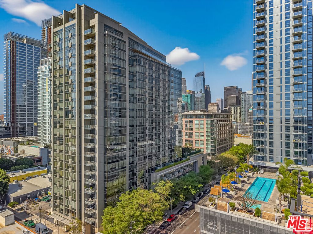 Photo of 1155 S Grand Avenue #1707, Los Angeles, CA 90015 (MLS # 26675255)