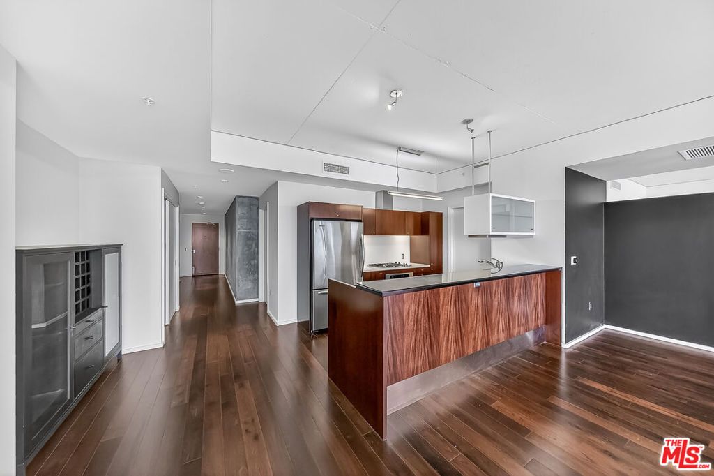 Photo of 1155 S Grand Avenue #1707, Los Angeles, CA 90015 (MLS # 26675255)