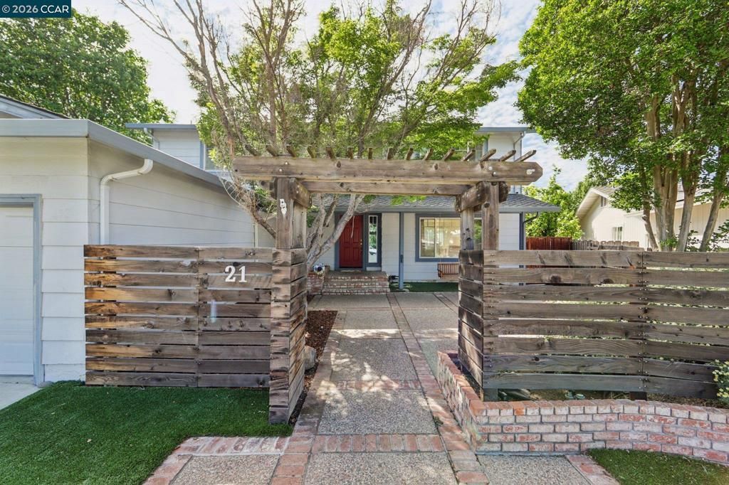 Photo of 21 Mcclarren Ct, Brentwood, CA 94513 (MLS # 41129505)