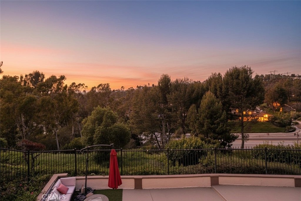 6425 E Shady Valley
