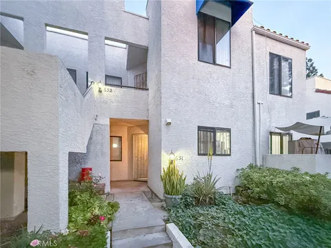 MLS: TR26074051