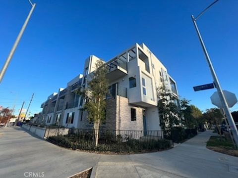 Photo of 14614 Vanowen Street, Van Nuys, CA 91405 (MLS # SB25245749) Photo of 14614 Vanowen Street, Van Nuys, CA 91405 (MLS # SB25245749)