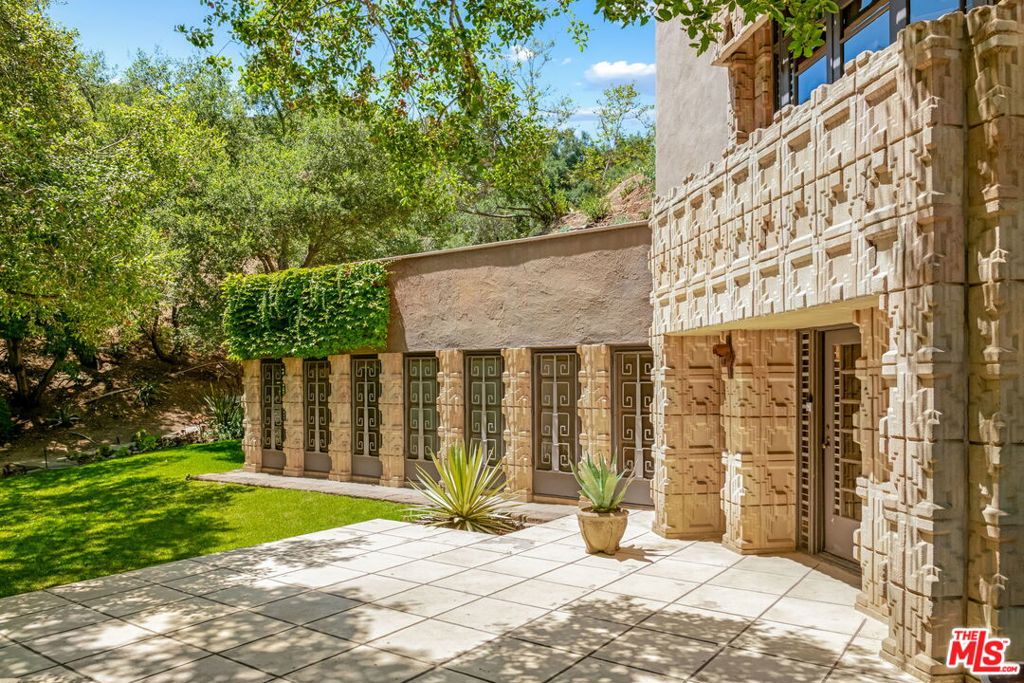 2535 E Chevy Chase Drive