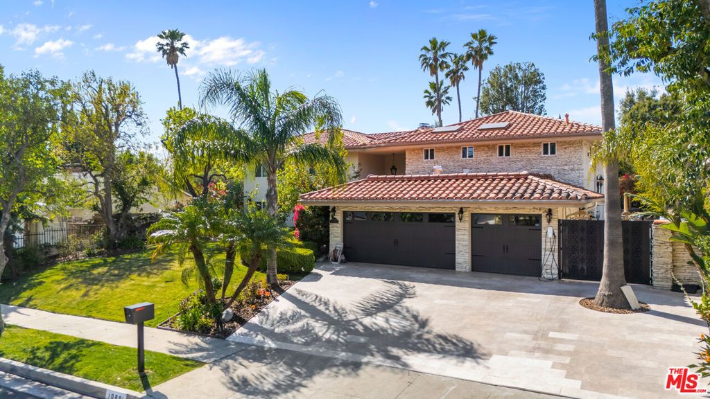 Photo of 10801 Bothwell Road, Chatsworth, CA 91311 (MLS # 25602595)