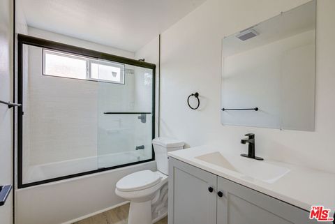 Tiny photo for 1211 Beryl St #C, Redondo Beach, CA 90277 (MLS # 25580017)