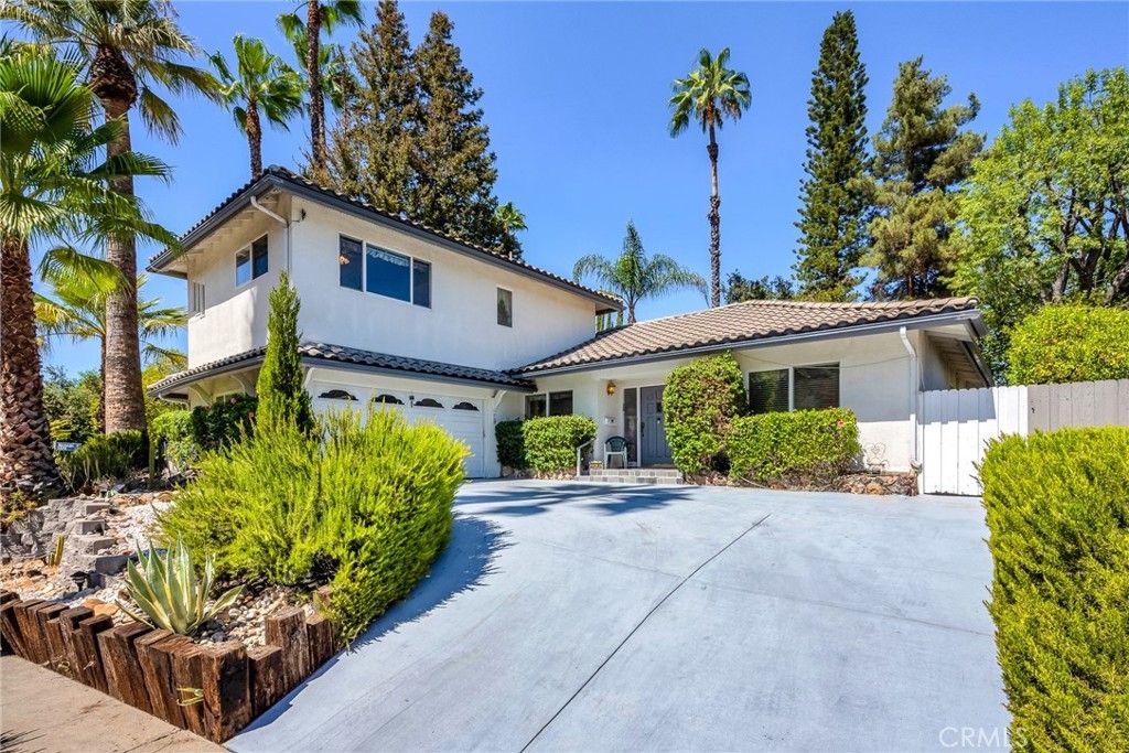 Photo of 22051 Mulholland Way, Woodland Hills, CA 91364 (MLS # SR25146101)