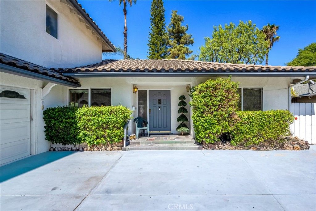 Photo of 22051 Mulholland Way, Woodland Hills, CA 91364 (MLS # SR25146101)