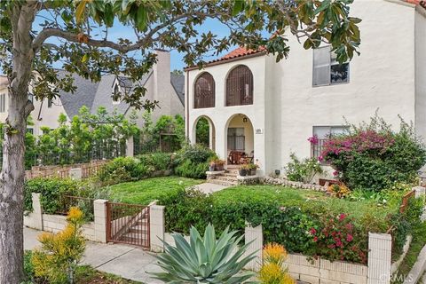 Photo of 1015 S Mansfield Avenue, Los Angeles, CA 90019 (MLS # BB26045720)