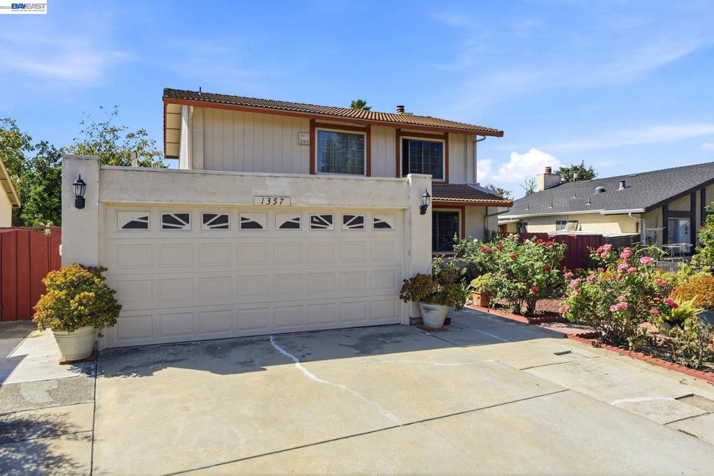 1357 Goldenlake Rd