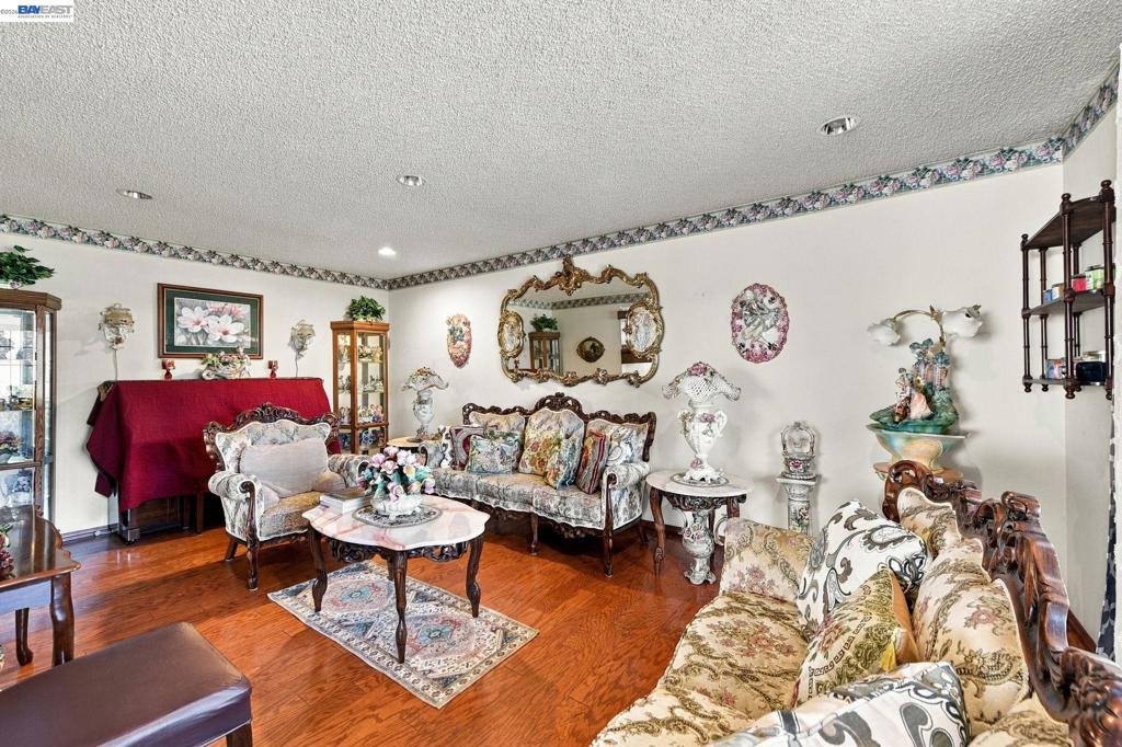 1357 Goldenlake Rd
