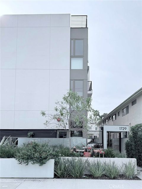Photo of 1729 S Barrington Ave #3, Los Angeles, CA 90025 (MLS # TR26068622)