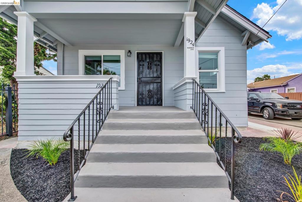 1924 Warner Ave