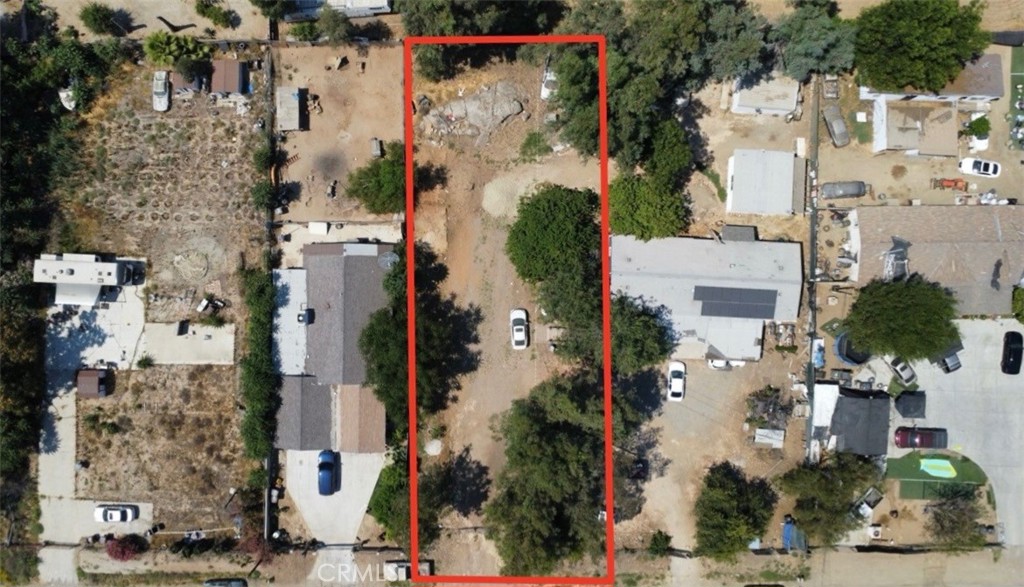 Amazing piece of land located in the city of Perris. Build your dream home or even add a manufactured home . All Utilities just feet away from the land.