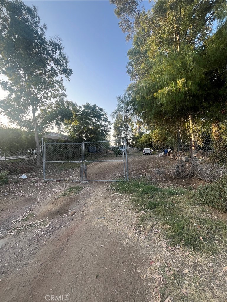 Amazing piece of land located in the city of Perris. Build your dream home or even add a manufactured home . All Utilities just feet away from the land.