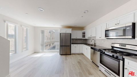 Photo of 953 N Mariposa Avenue #1/2, Los Angeles, CA 90029 (MLS # 26647181)