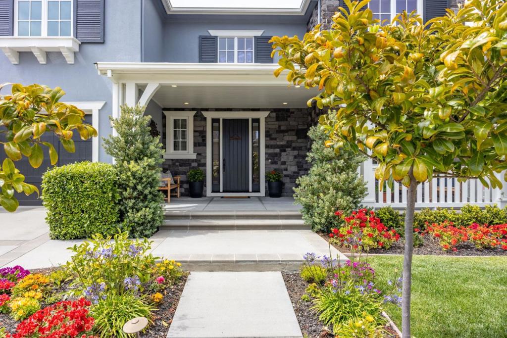 102 Carnoustie Drive