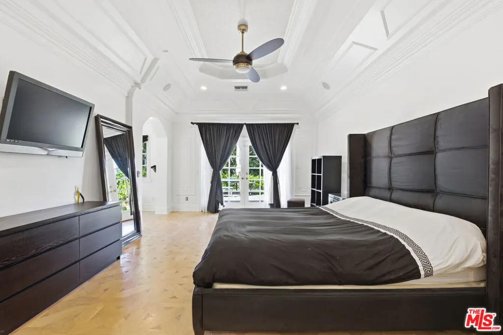 Tarzana, California 91356, United States, 4 Bedrooms Bedrooms, ,3 BathroomsBathrooms,Residential,Active,255018