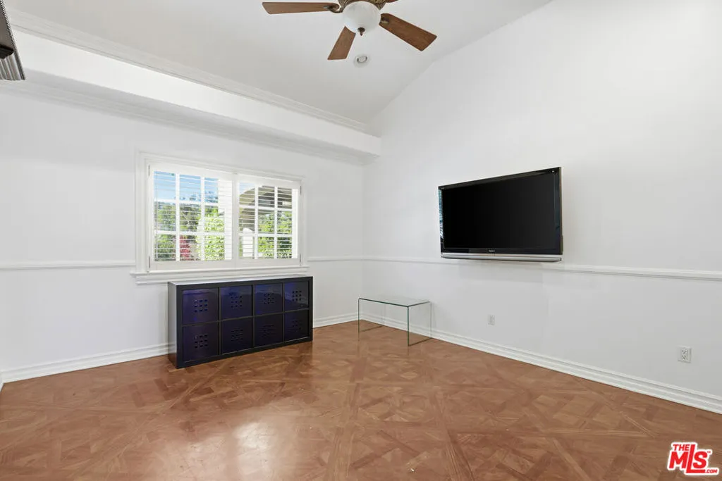 Tarzana, California 91356, United States, 4 Bedrooms Bedrooms, ,3 BathroomsBathrooms,Residential,Active,255018