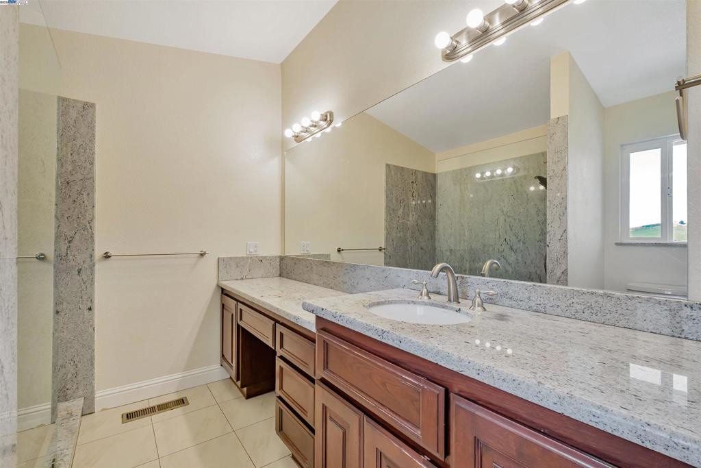 VARGAS PLATEAU - Residential