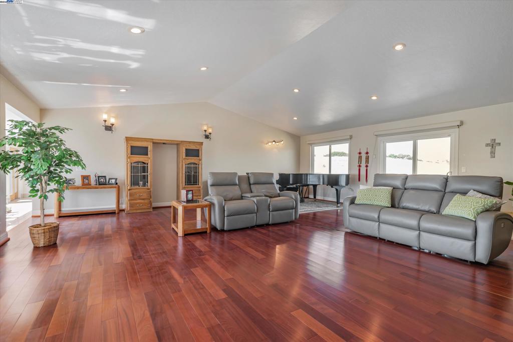 VARGAS PLATEAU - Residential