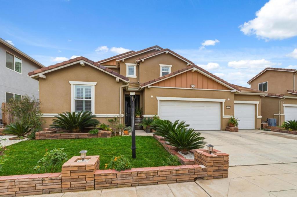 Properties 2 6349 W Acacia Avenue