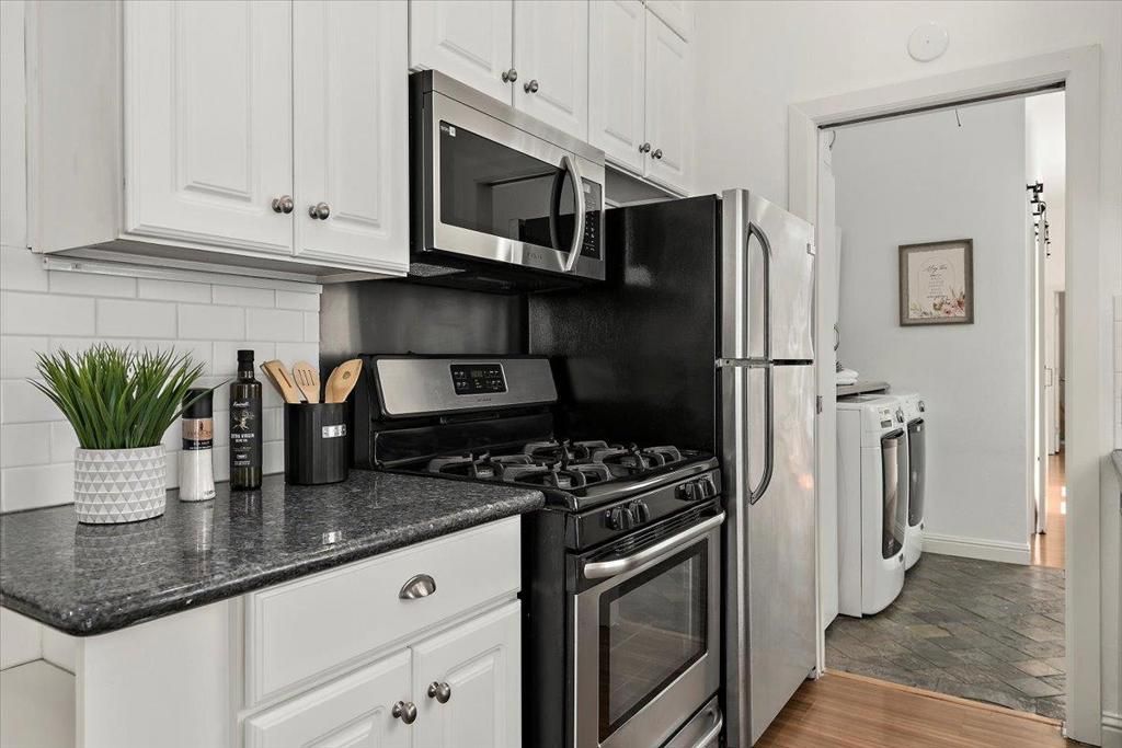 listing image 130722542163562563727