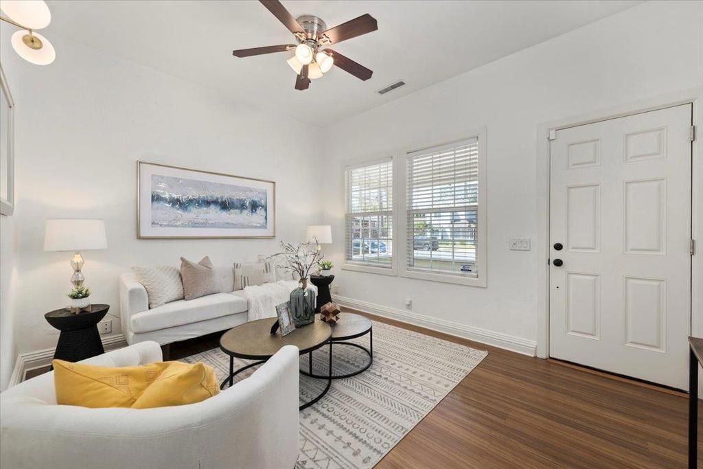 listing image 130729785303653564574
