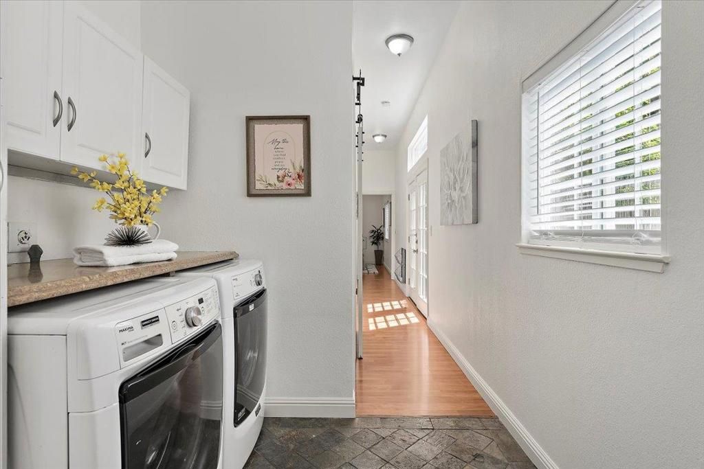 listing image 130729500143347194309