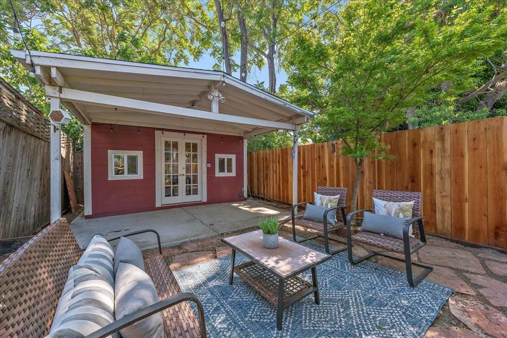 listing image 130728621828921300922