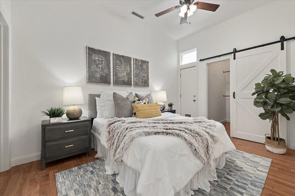 listing image 130726359340723253905