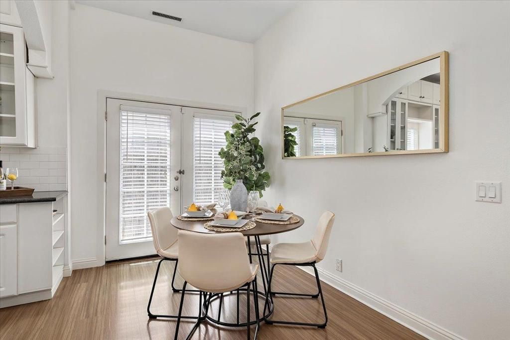 listing image 130729464492495768691