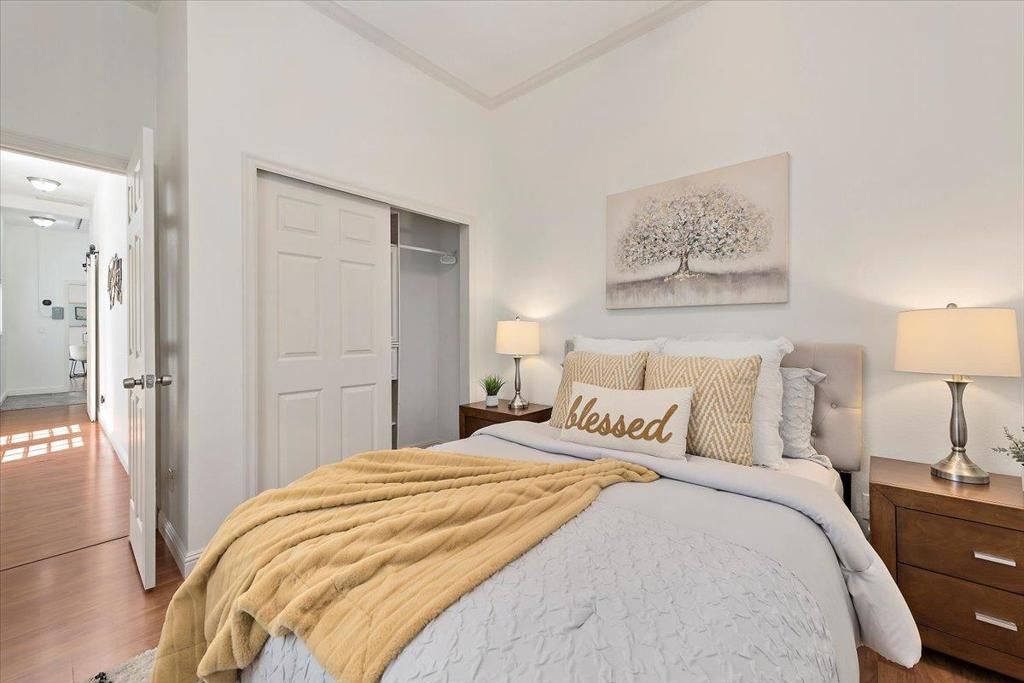 listing image 130729634627022807325