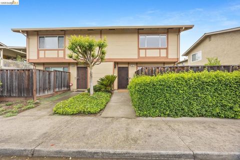 Photo of 43 Paseo Grande #APT A, San Lorenzo, CA 94580 (MLS # 41132209)