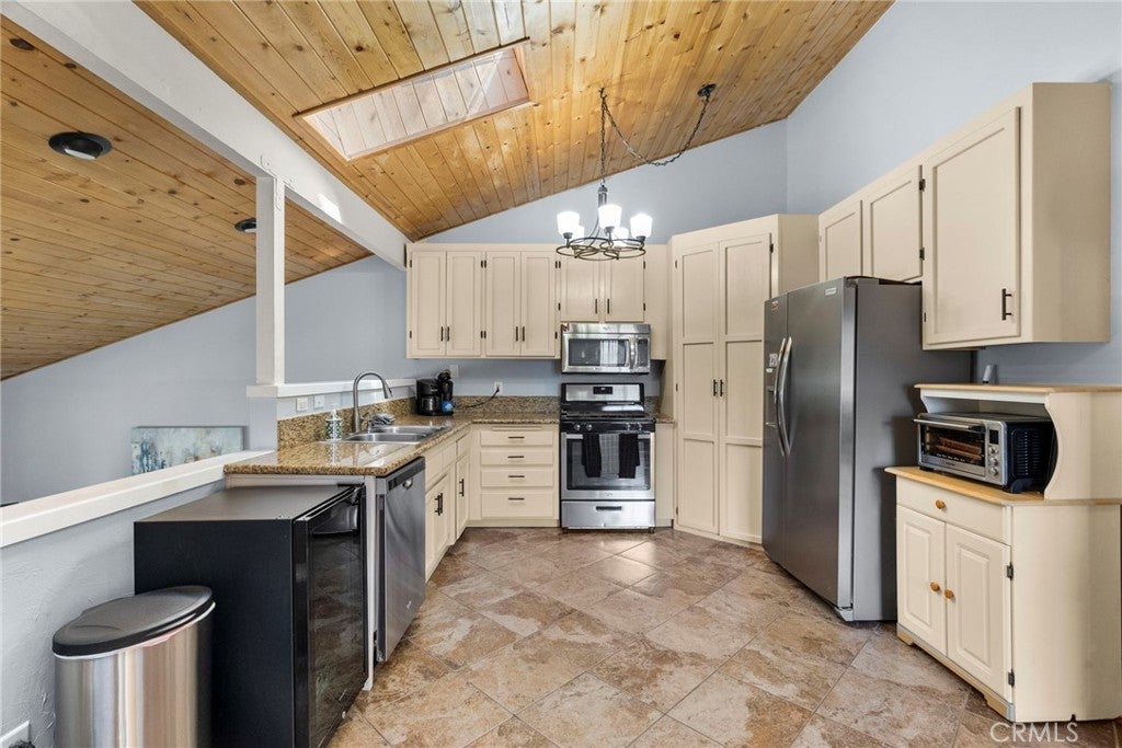 3520 Santa Clara