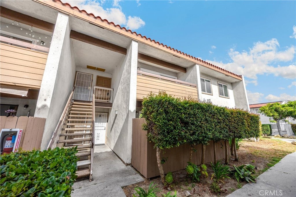 2521 W Sunflower Avenue R8, Santa Ana CA 92704