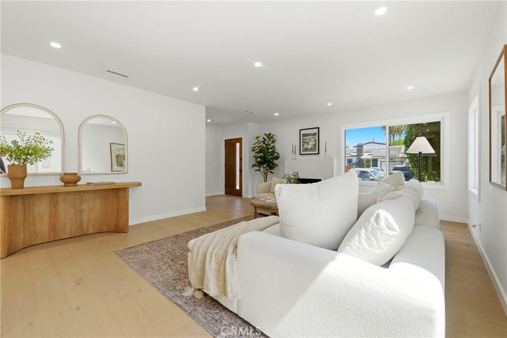 Photo of 2563 S Bentley Ave, Los Angeles, CA 90064 (MLS # OC26066269)