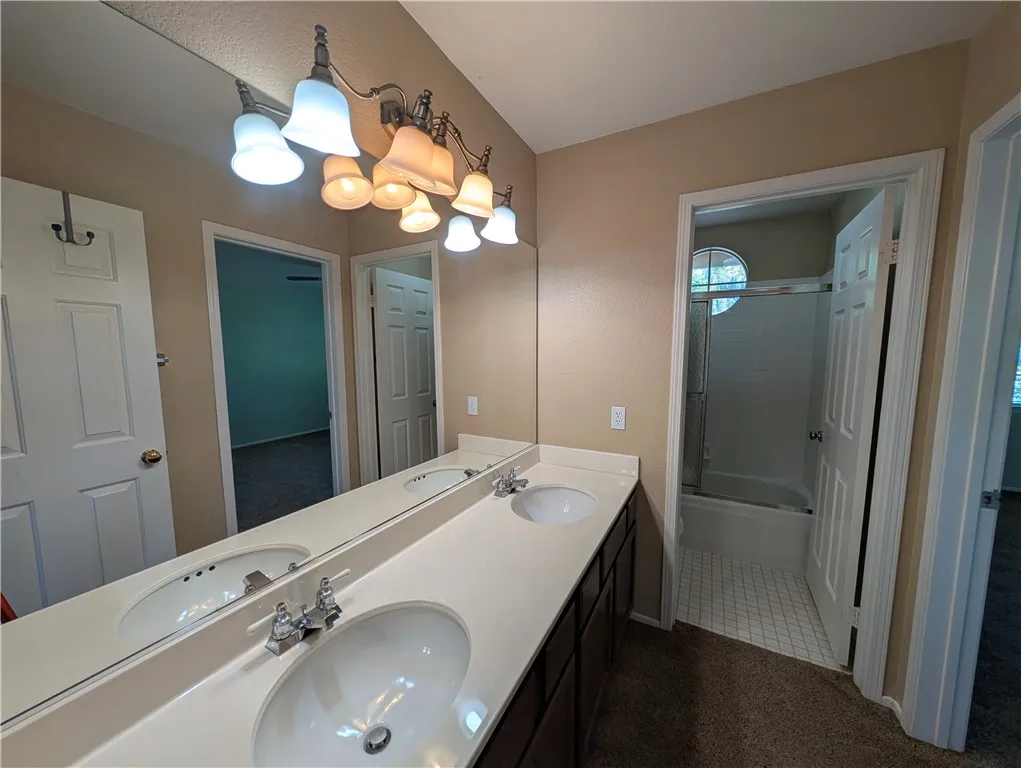 Temecula, California 92592, United States, 4 Bedrooms Bedrooms, ,3 BathroomsBathrooms,Residential,Active,170179