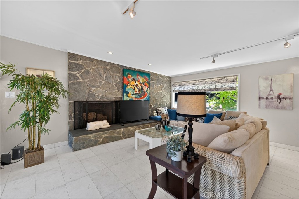 Arcadia, California, 91006, United States, 5 Bedrooms Bedrooms, ,6 BathroomsBathrooms,Residential,Active,2044599