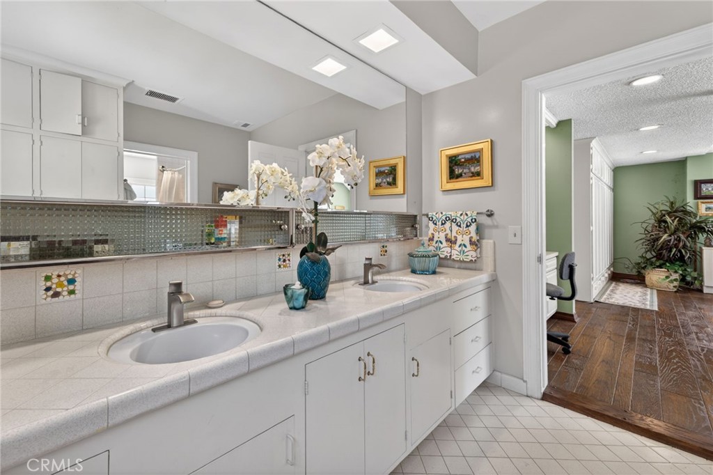 Arcadia, California, 91006, United States, 5 Bedrooms Bedrooms, ,6 BathroomsBathrooms,Residential,Active,2044599