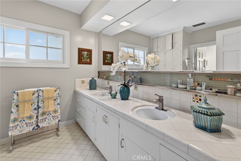 Arcadia, California, 91006, United States, 5 Bedrooms Bedrooms, ,6 BathroomsBathrooms,Residential,Active,2044599