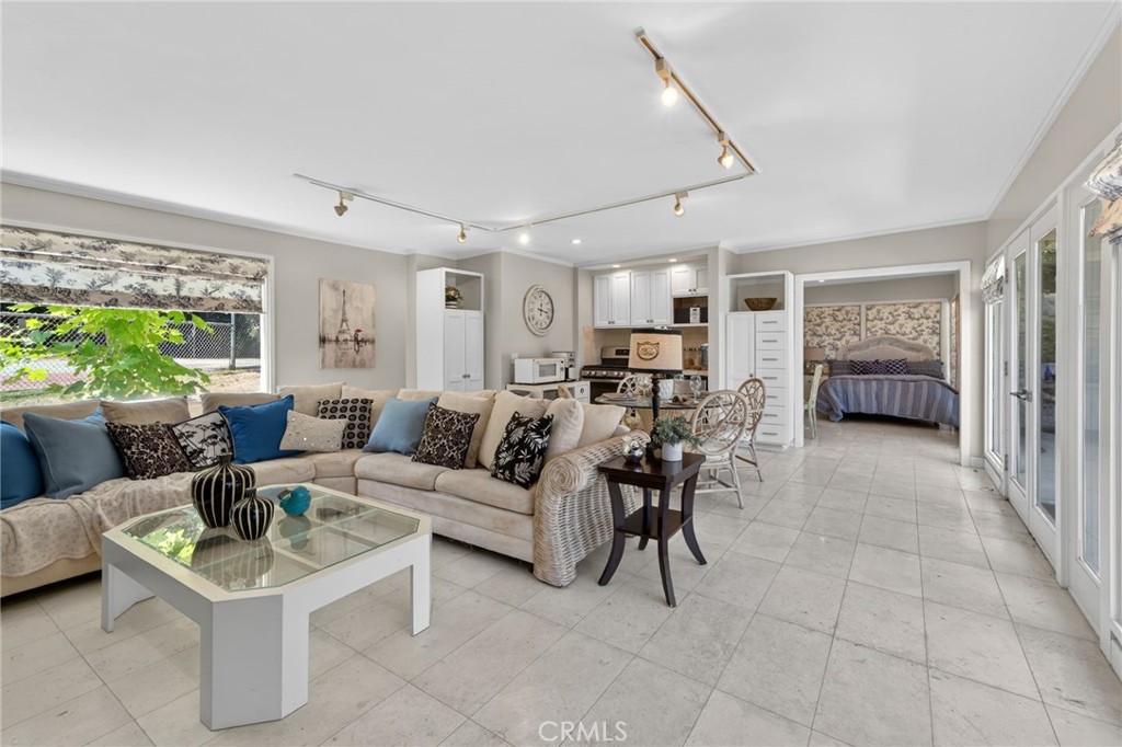 Arcadia, California, 91006, United States, 5 Bedrooms Bedrooms, ,6 BathroomsBathrooms,Residential,Active,2044599