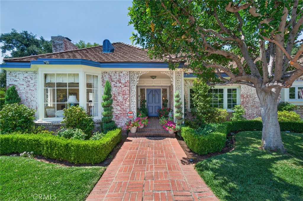 1437 Carmelita Place