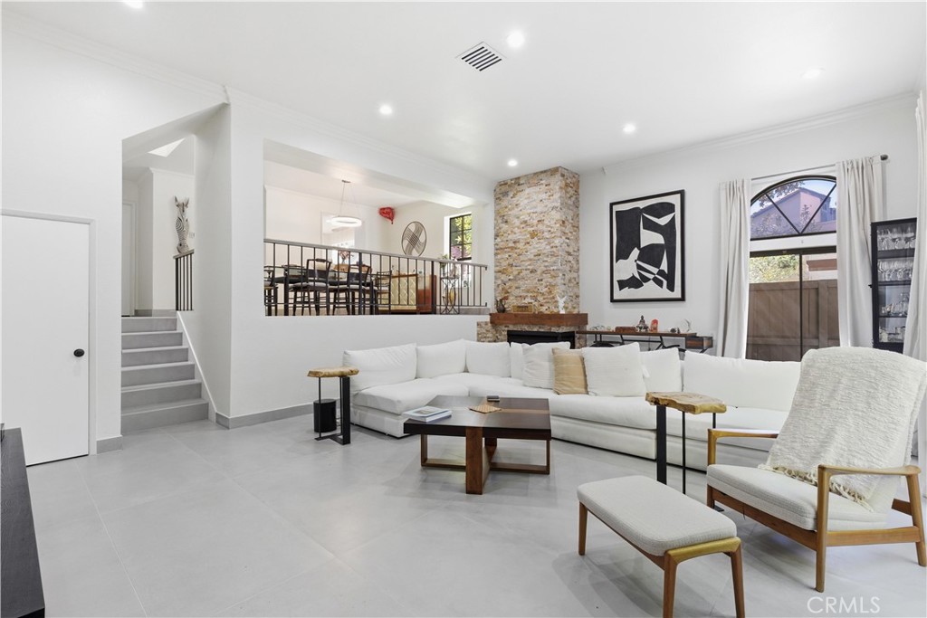 1824 S Marengo 29