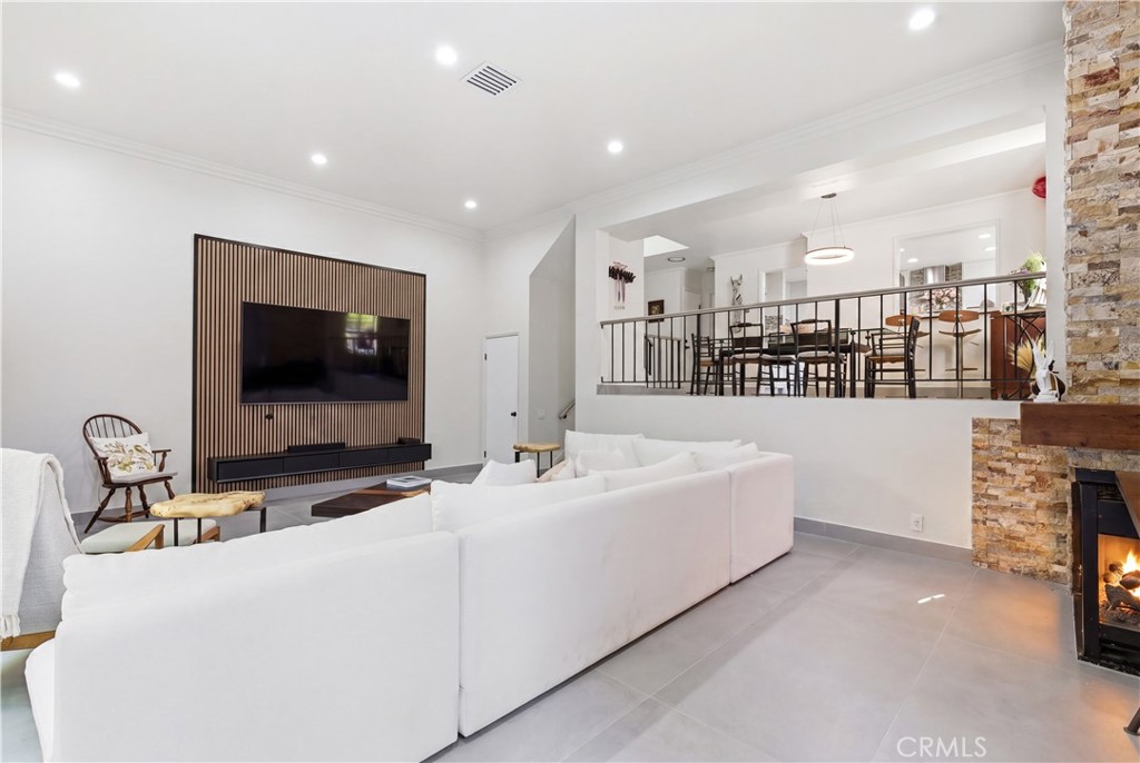 1824 S Marengo 29
