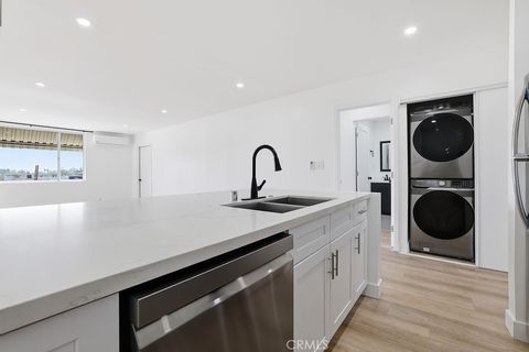 Photo of 17000 Burbank Boulevard #311, Encino, CA 91316 (MLS # SR26102774)